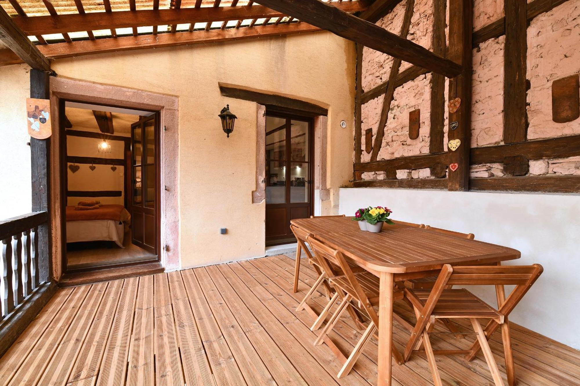 Grand Gite Dans Maison Alsacienne Historique Gueberschwihr Exterior foto